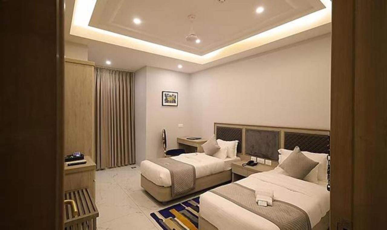 Fabhotel Prime Hampton By Ic'S Noida Exterior foto